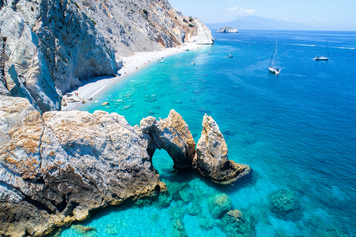 Skiathos, Grecia, come arrivare, dove mangiare e le spiagge più belle. La guida completa.